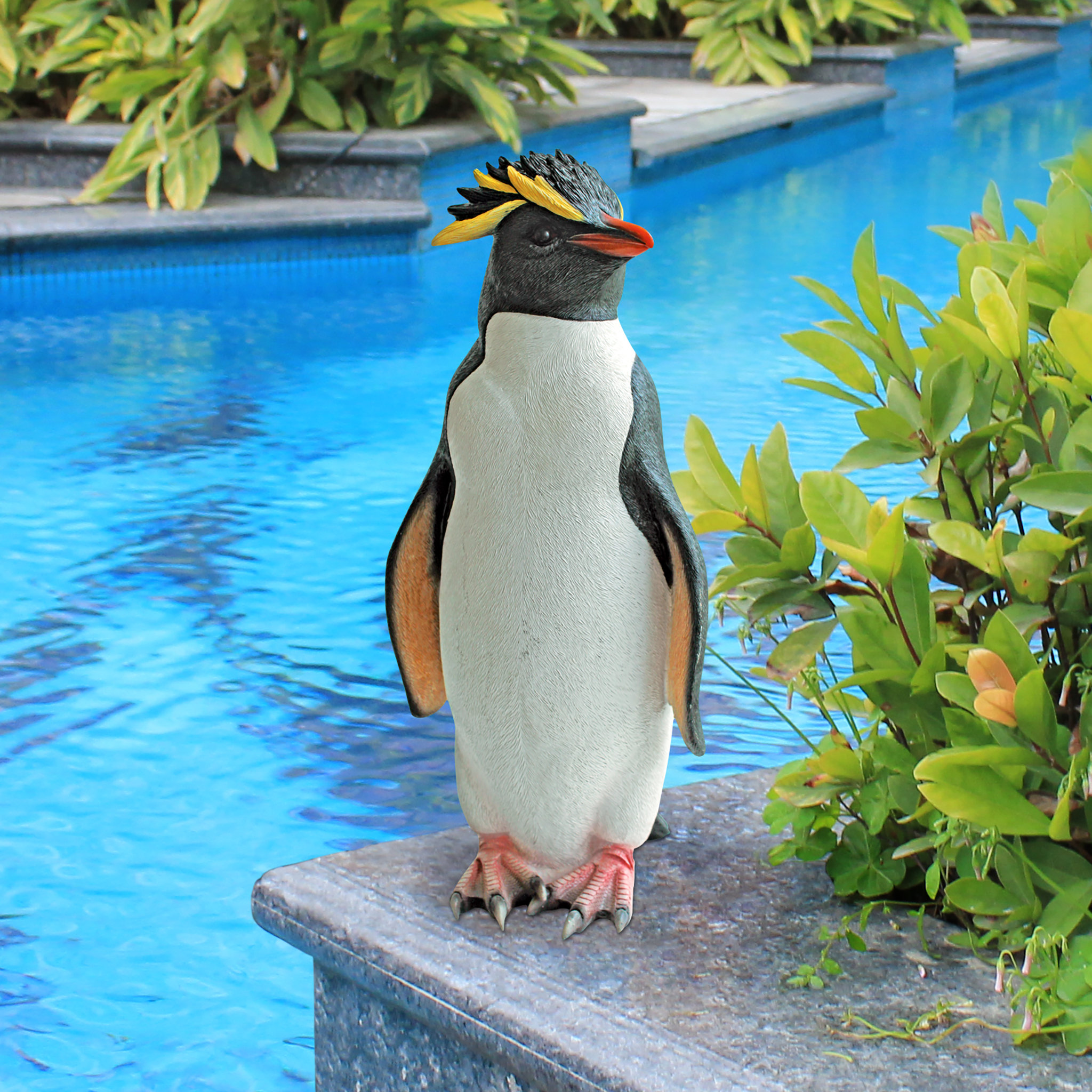ペンギン 置物　ロックホッパーペンギン Amazon.com: Safari Ltd. Rockhopper Penguin - Realistic 2.25